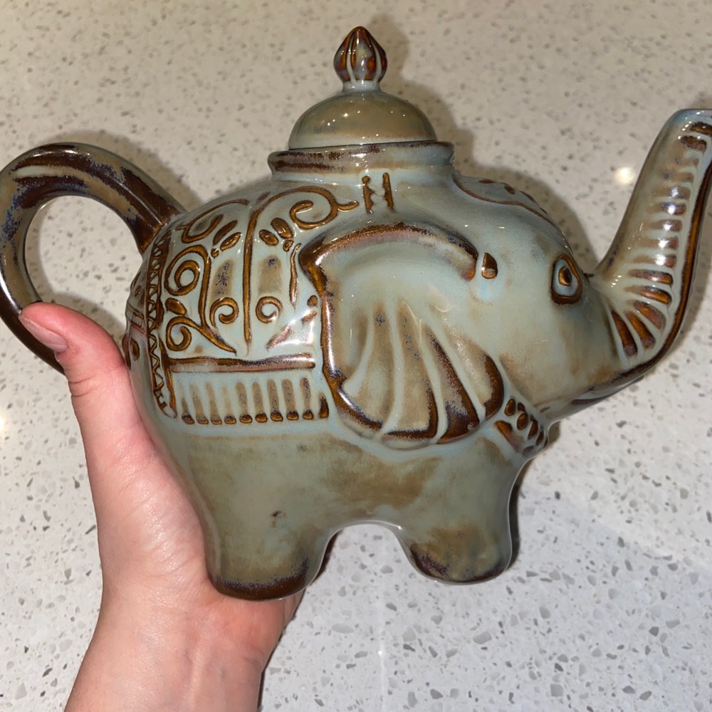 Elephant Tea Pot - Picture 2 of 5
